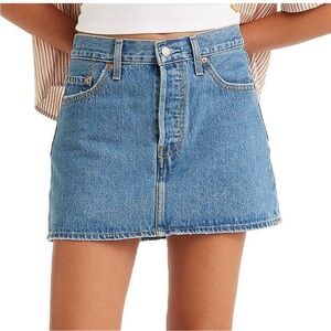 Classic Levi's Icon Denim Mini Skirt - Medium Wash - Size 28